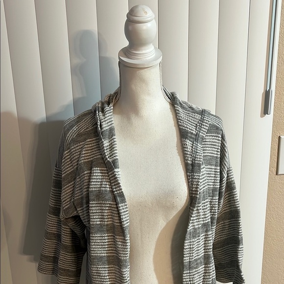 Jack by BB Dakota Gray Cape with Hood and Three-Quarter Sleeves - Picture 5 of 8